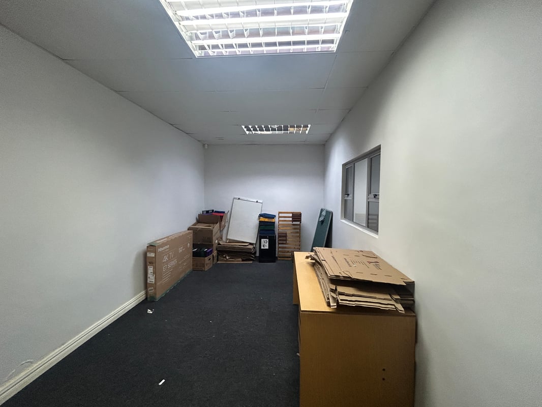 180m² Office To Let in Westville