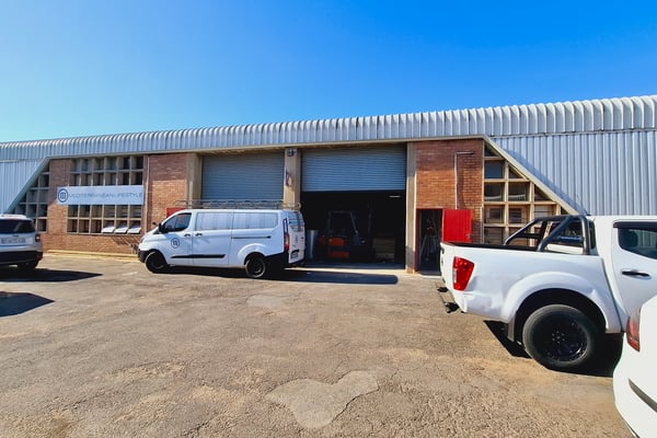 644m² Warehouse For Sale in Springfield Park — image 2