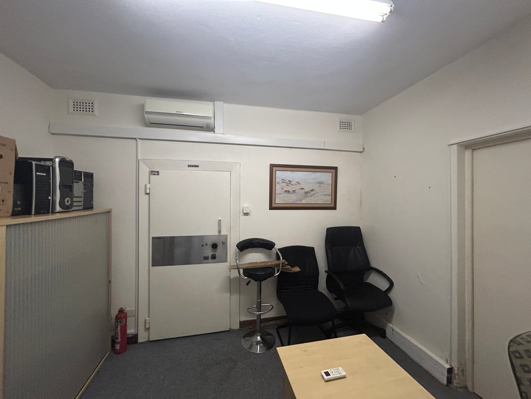 988m² Standalone Office For Sale in Westville