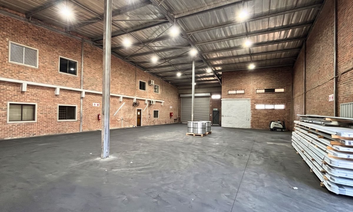 1 050m² Factory/Warehouse To Let – Rossburgh 