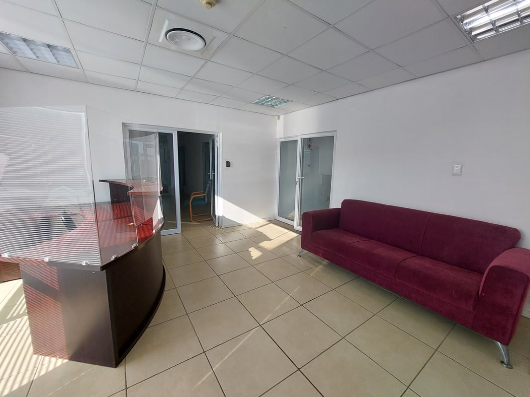 375m² Office To Let in Riverhorse Valley