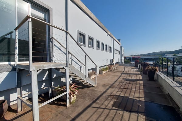 375m² Office To Let in Riverhorse Valley — image 5