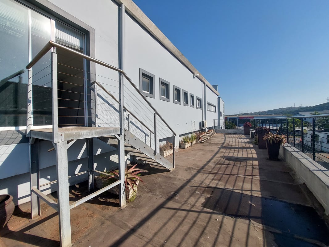 375m² Office To Let in Riverhorse Valley