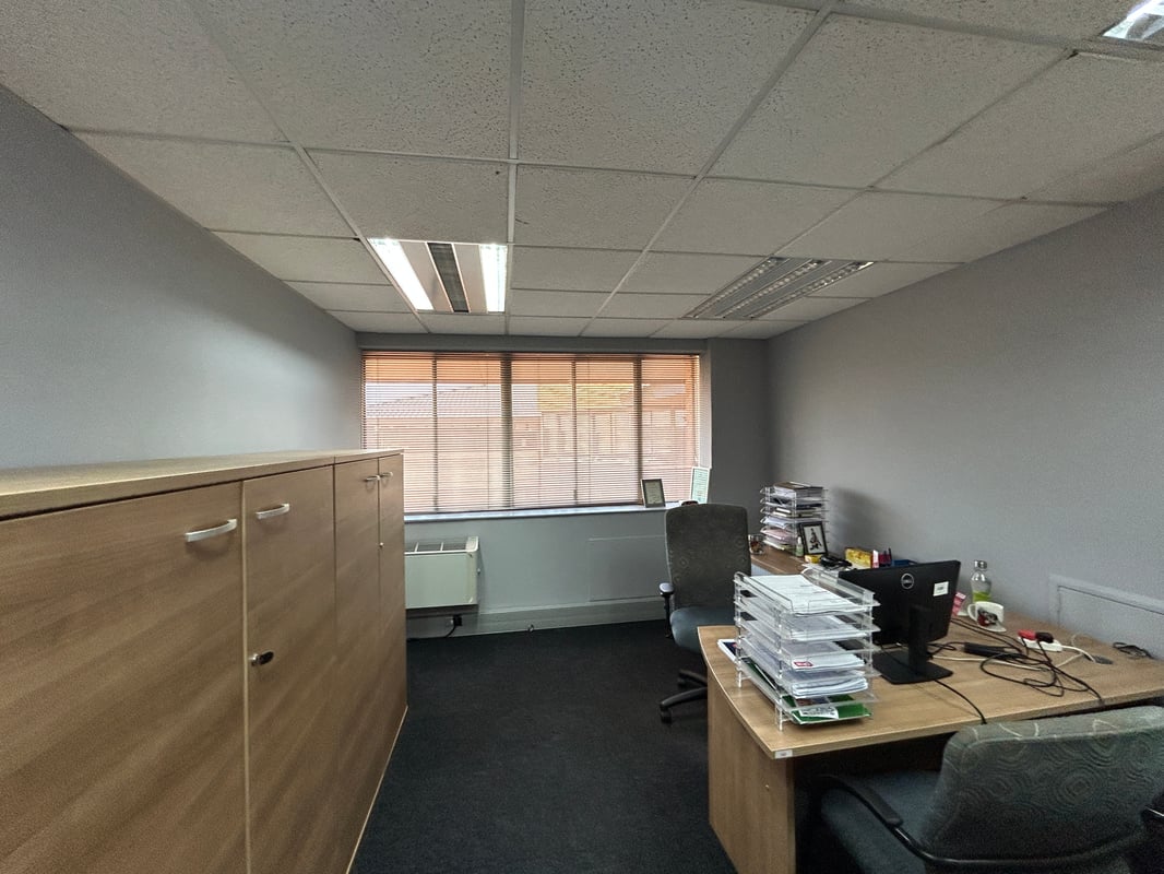 1246m² Office To Let in Westville