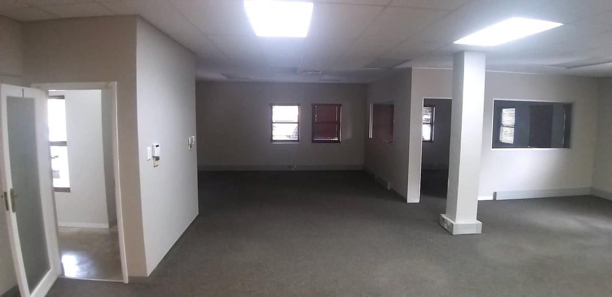 130m² Office To Let in Kloof