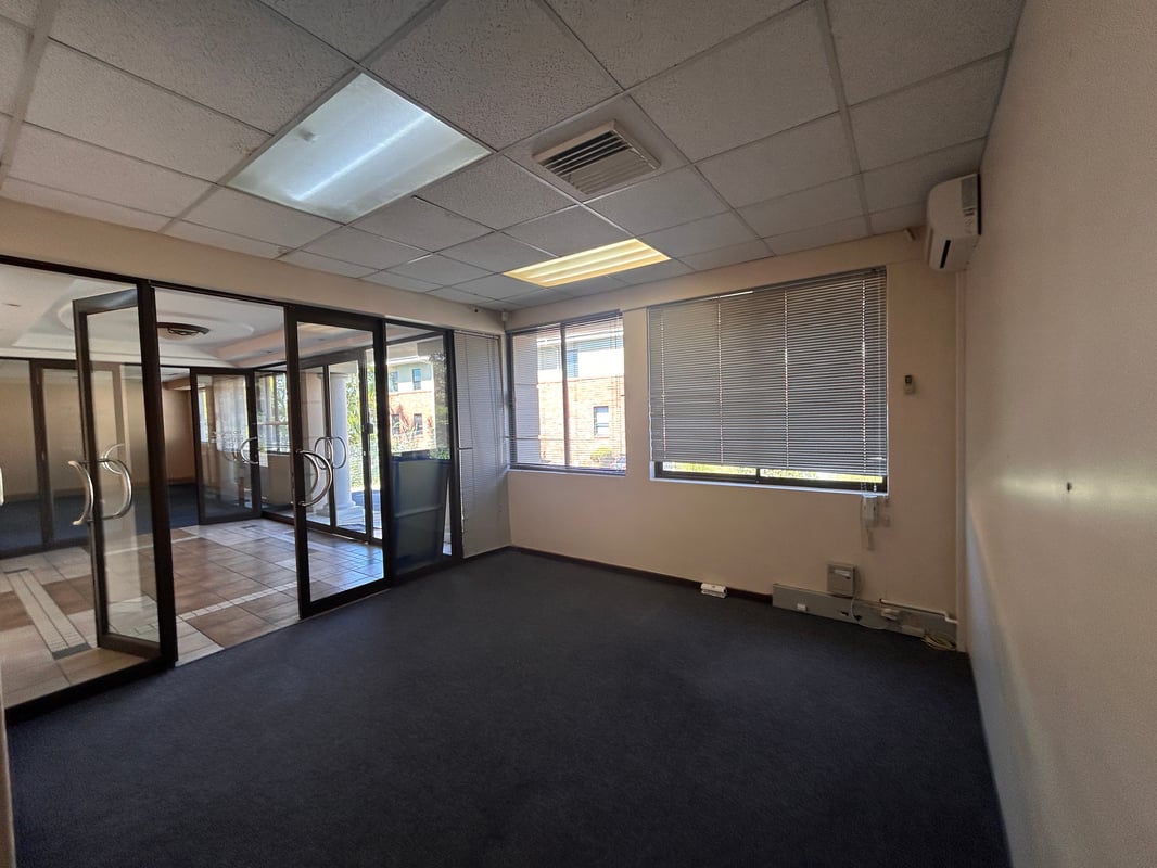 130m² Office To Let in Westville