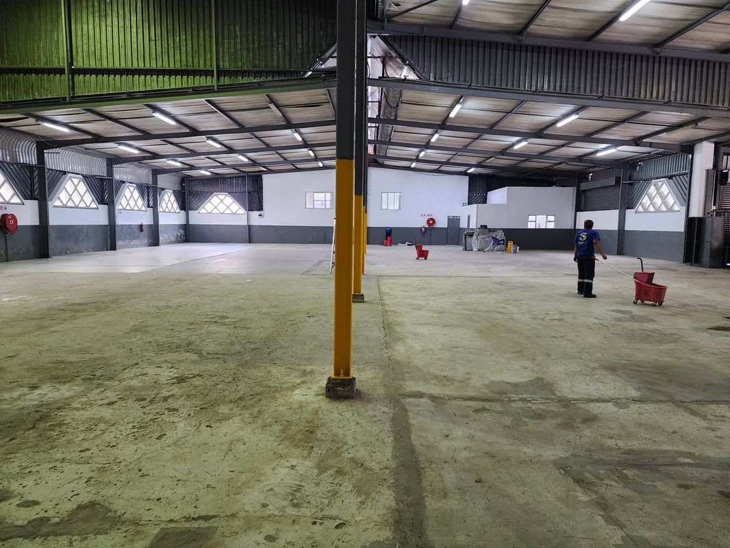 3 867m² Standalone Factory To Let in Glen Anil