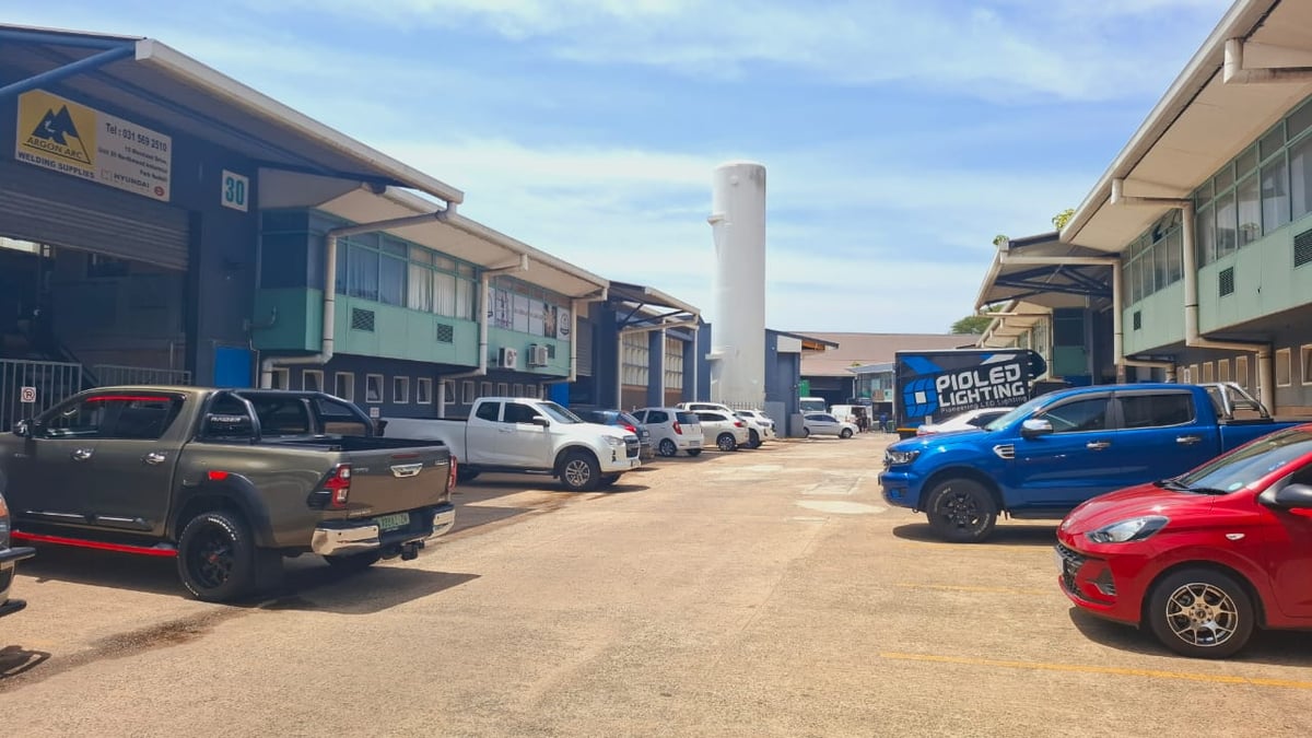 745m² Warehouse For Lease in Glen Anil