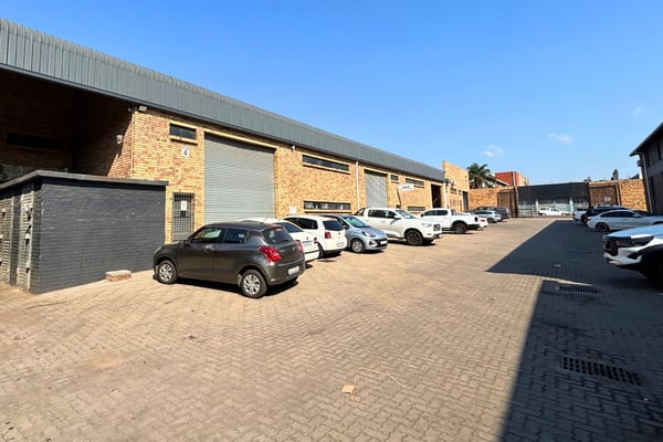 1 050m² Factory/Warehouse To Let – Rossburgh  — image 2
