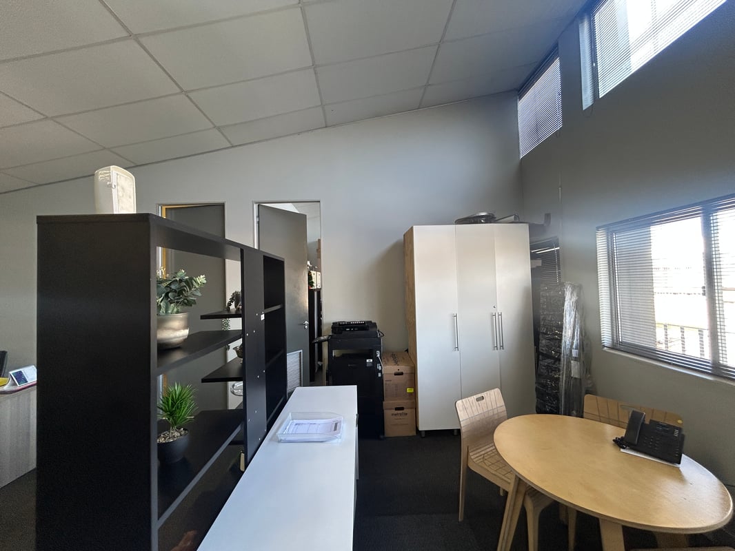190m² Office to Let in Lion Match Office Park