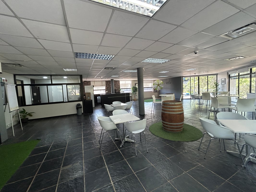 588m² Office to Let – Westway Office Park, Westville