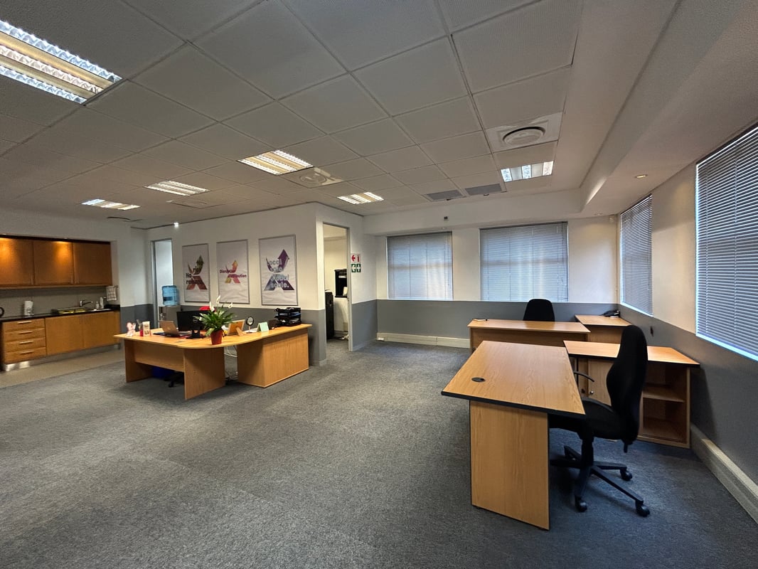 144m² Office To Let in Westville