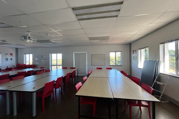 1 834m² Office to Let in The Glades Office Park, La Lucia Ridge — image 6