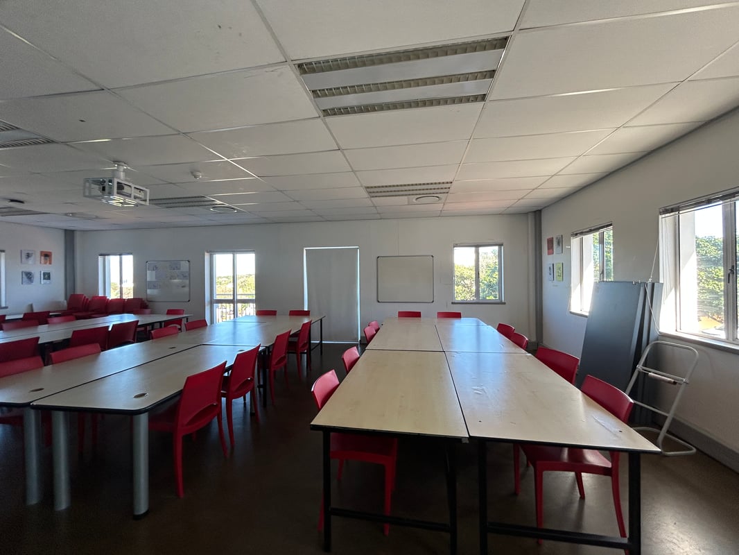 1 834m² Office to Let in The Glades Office Park, La Lucia Ridge