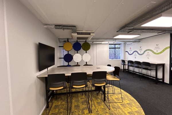 753m² Office To Let In Essex Gardens Office Park — image 5