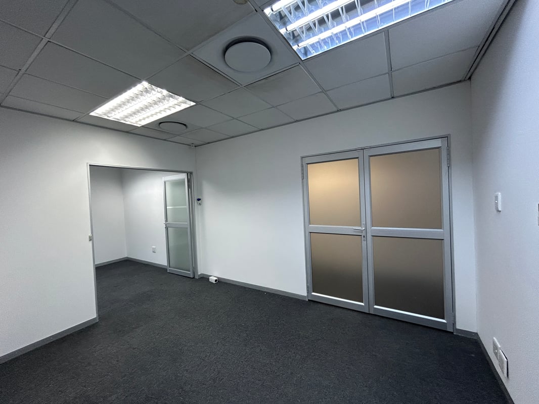 2319m² Commercial Office Building for Sale in Westway Office Park