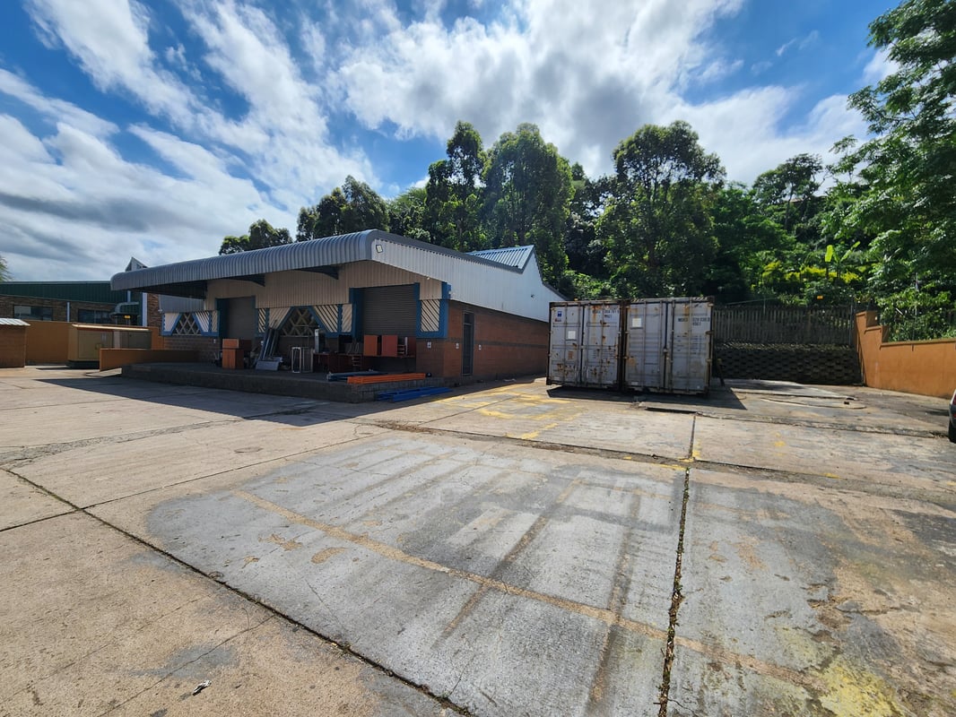 3 867m² Standalone Factory To Let in Glen Anil