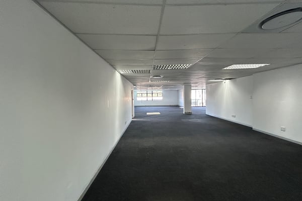 176m² Office To Let in Riverhorse Valley — image 5