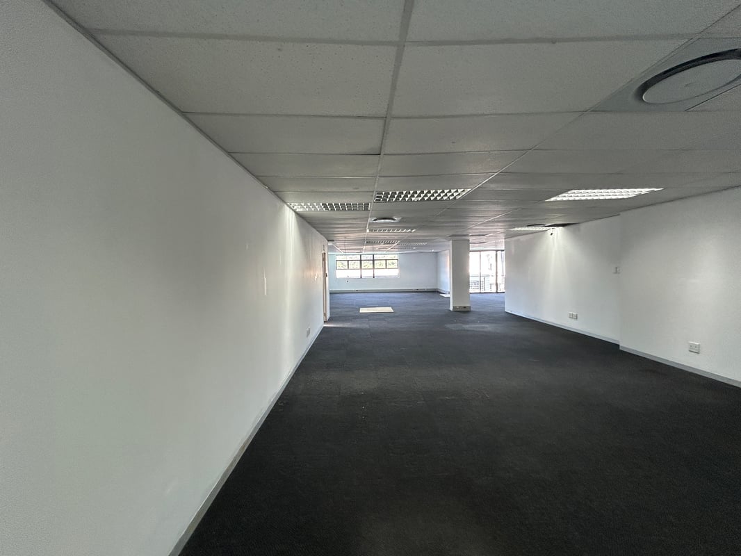 176m² Office To Let in Riverhorse Valley