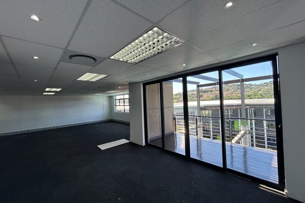176m² Office To Let in Riverhorse Valley — image 3