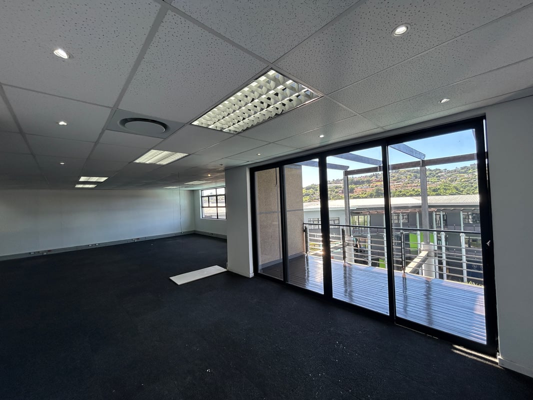176m² Office To Let in Riverhorse Valley