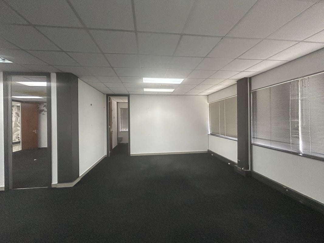 302m² Office to let in Westville