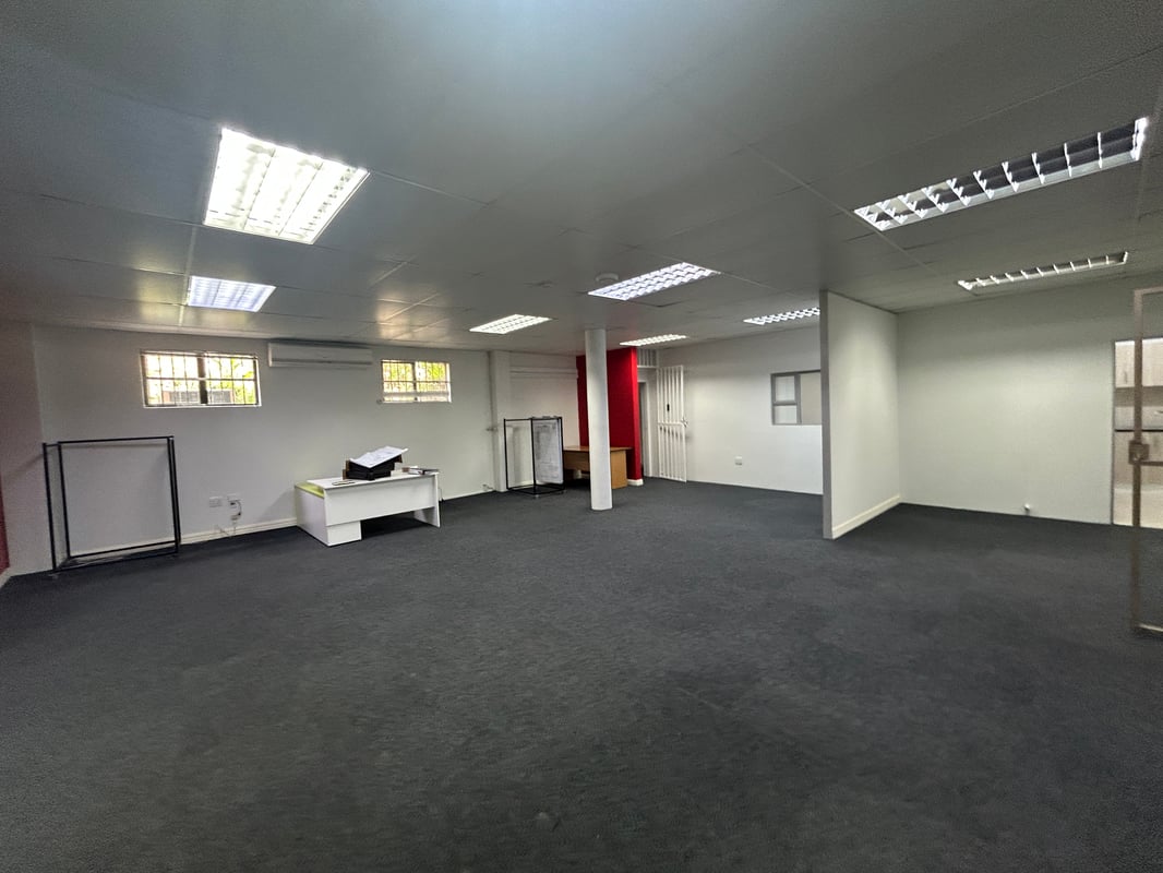 180m² Office To Let in Westville