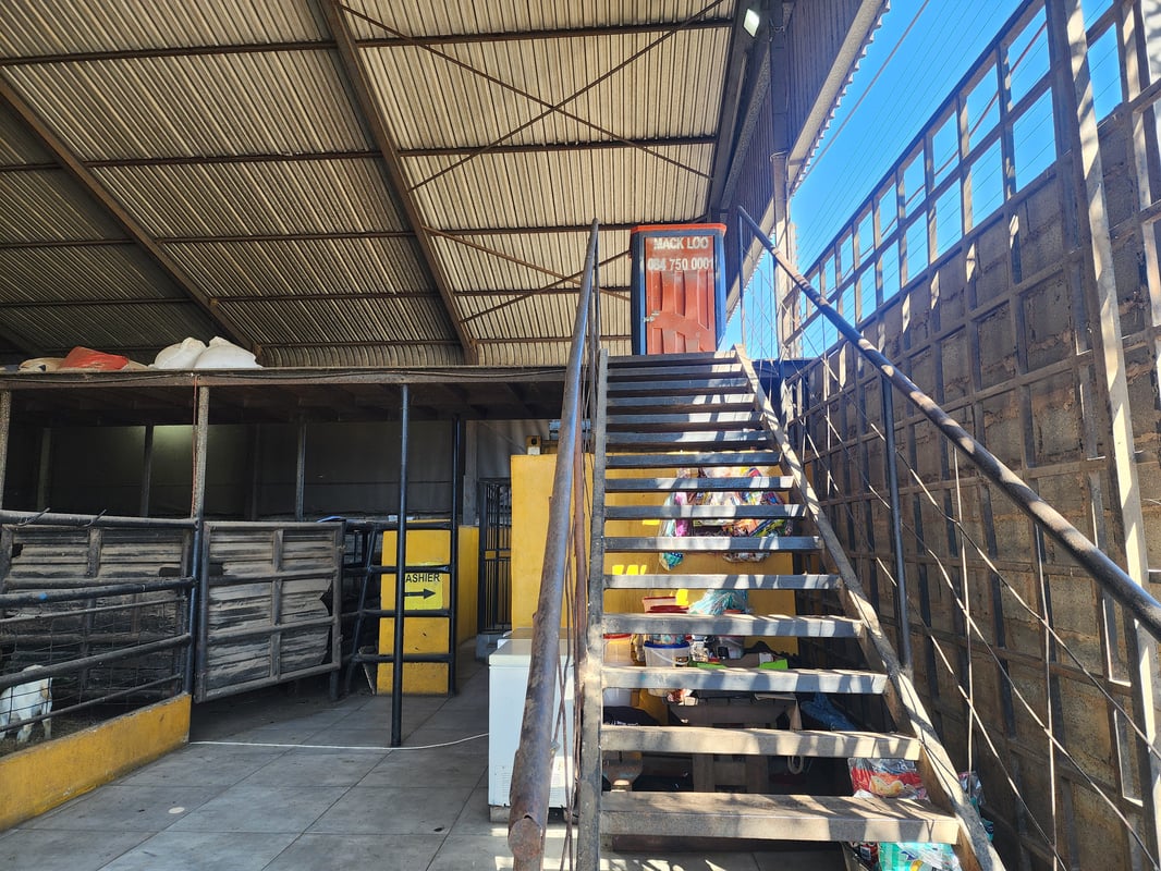 1 078m² Undercover Yard For Sale