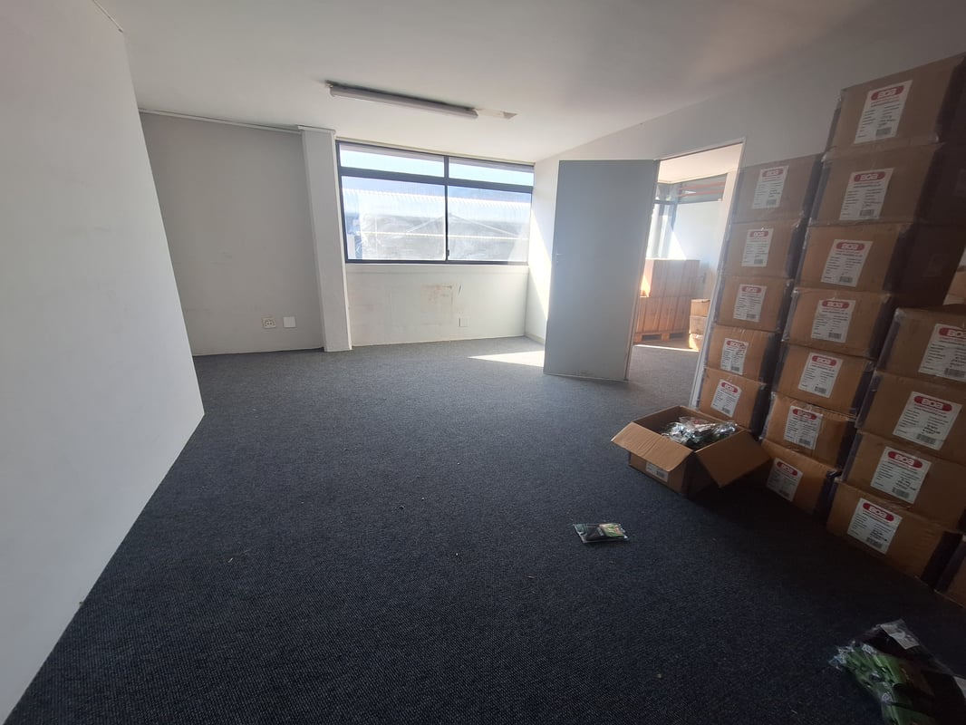 765m² Warehouse To Let in New Germany