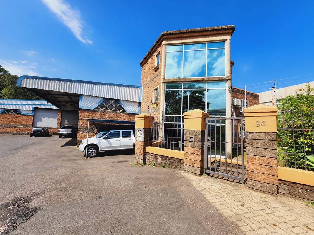 3 867m² Standalone Factory To Let in Glen Anil