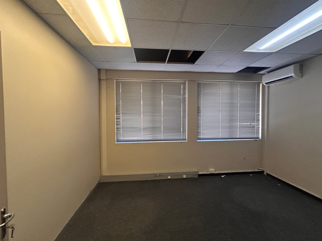 130m² Office To Let in Westville