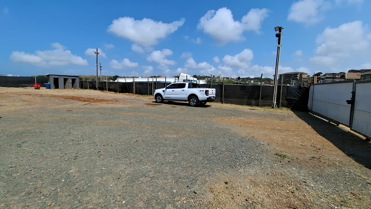 4 600m² Yard To Let in Springfield