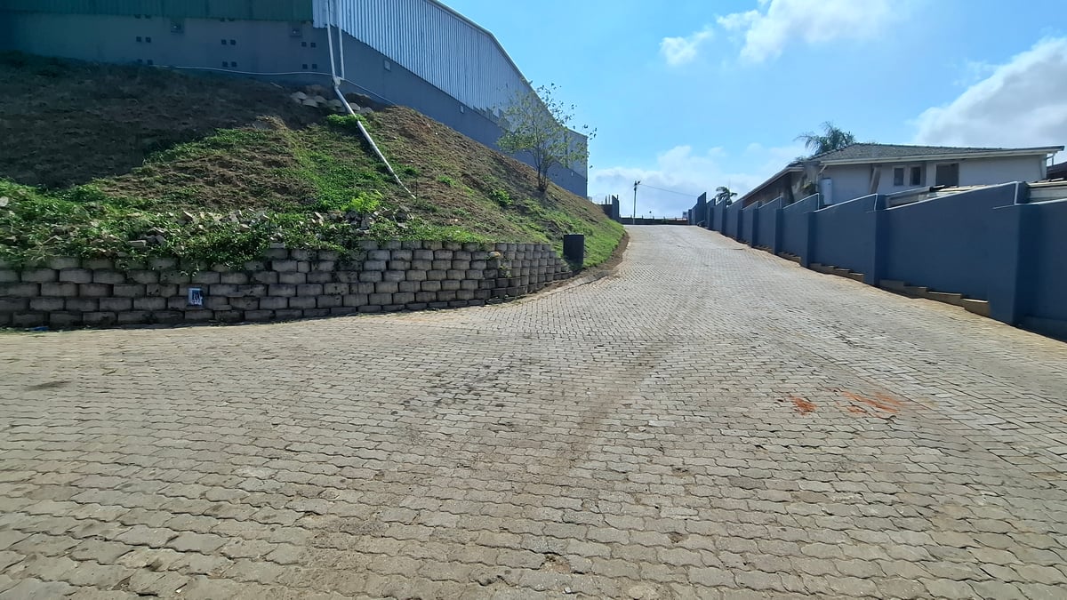 2800m² Yard To Let in Springfield
