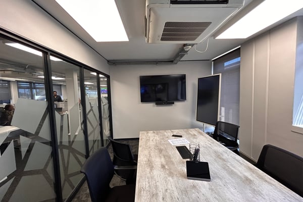 753m² Office To Let In Essex Gardens Office Park — image 3