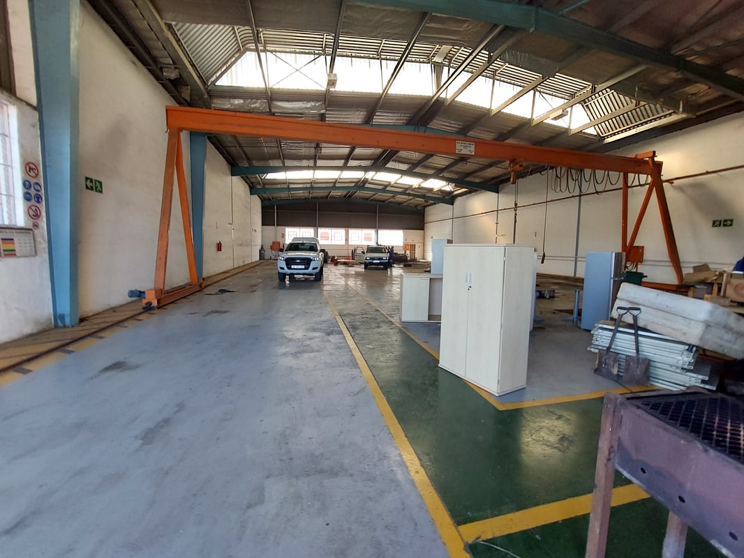 911m² Warehouse For Lease in Springfield