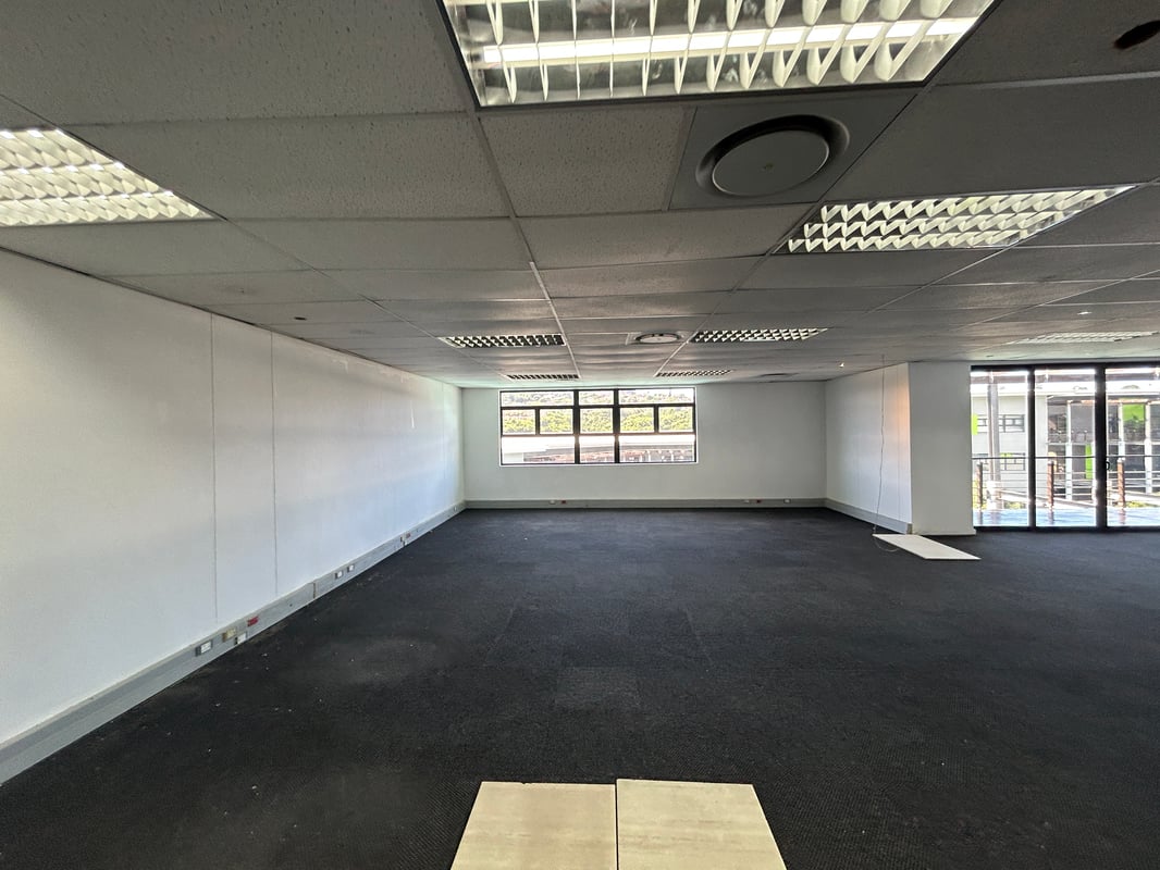 176m² Office To Let in Riverhorse Valley