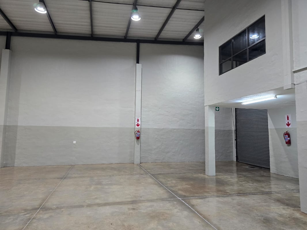 385m² Warehouse To Let in Riverhorse Valley