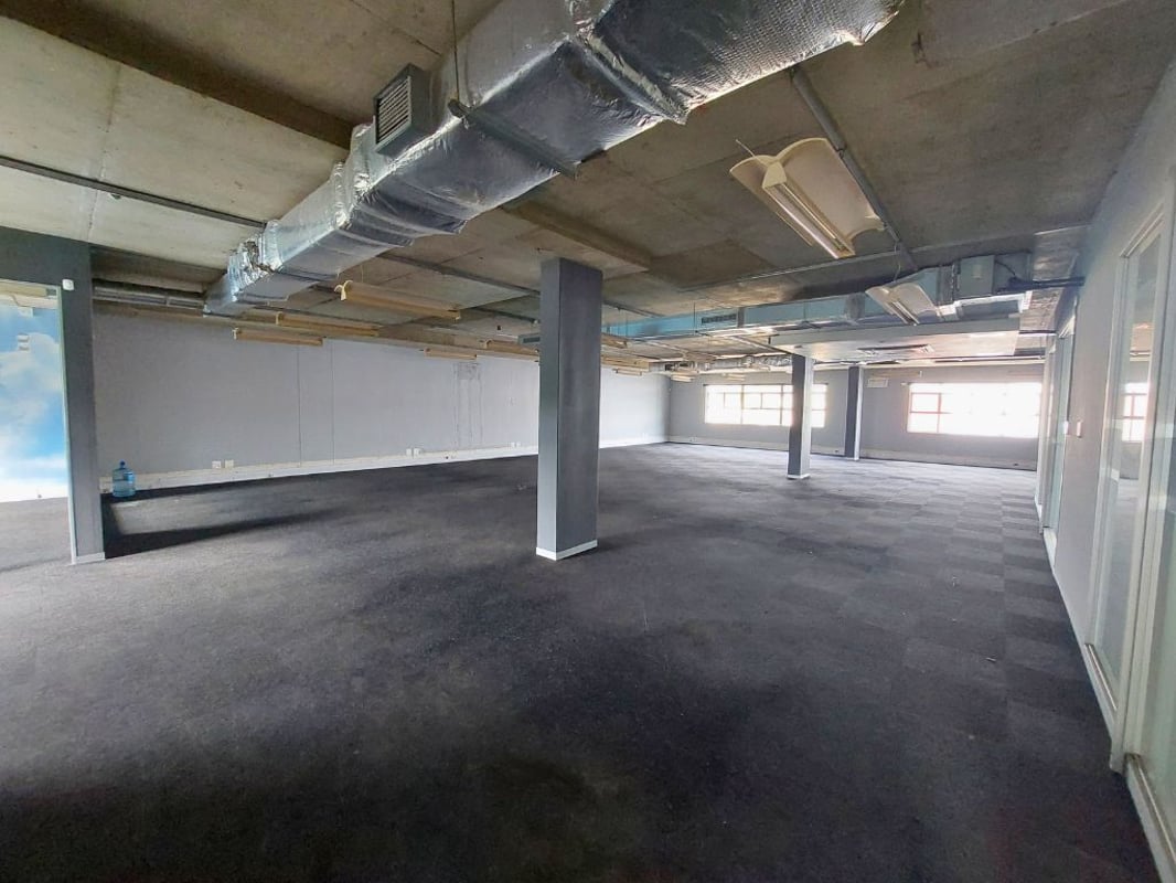 490m² Office For Sale in Riverhorse Valley