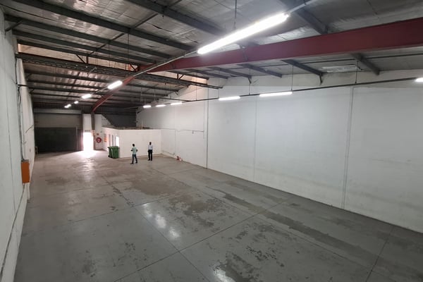 327m² Warehouse For Sale in Springfield Park — image 4