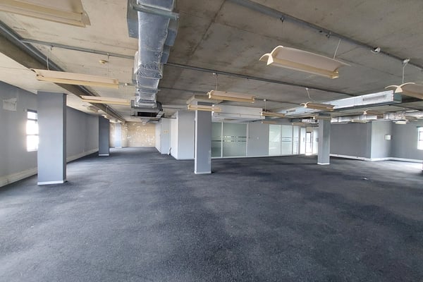 946m² Office For Sale in Riverhorse Valley — image 5