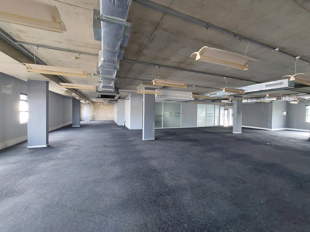 946m² Office For Sale in Riverhorse Valley