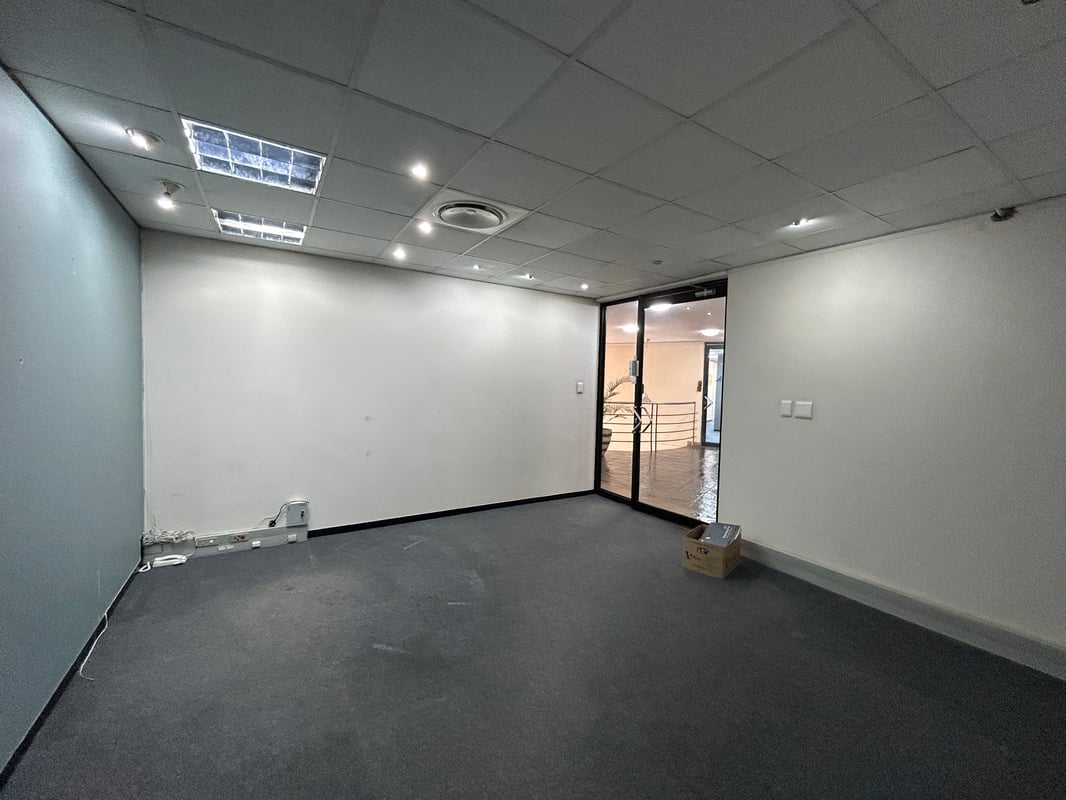 214m² Office To Let in Westville
