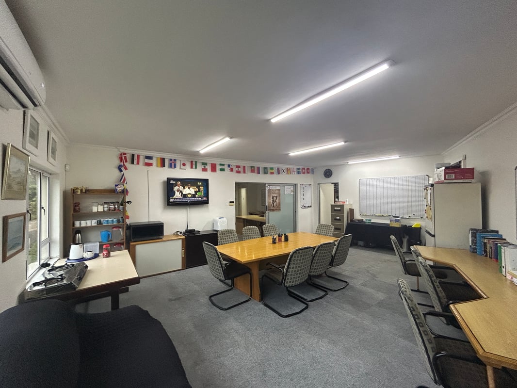 988m² Standalone Office For Sale in Westville