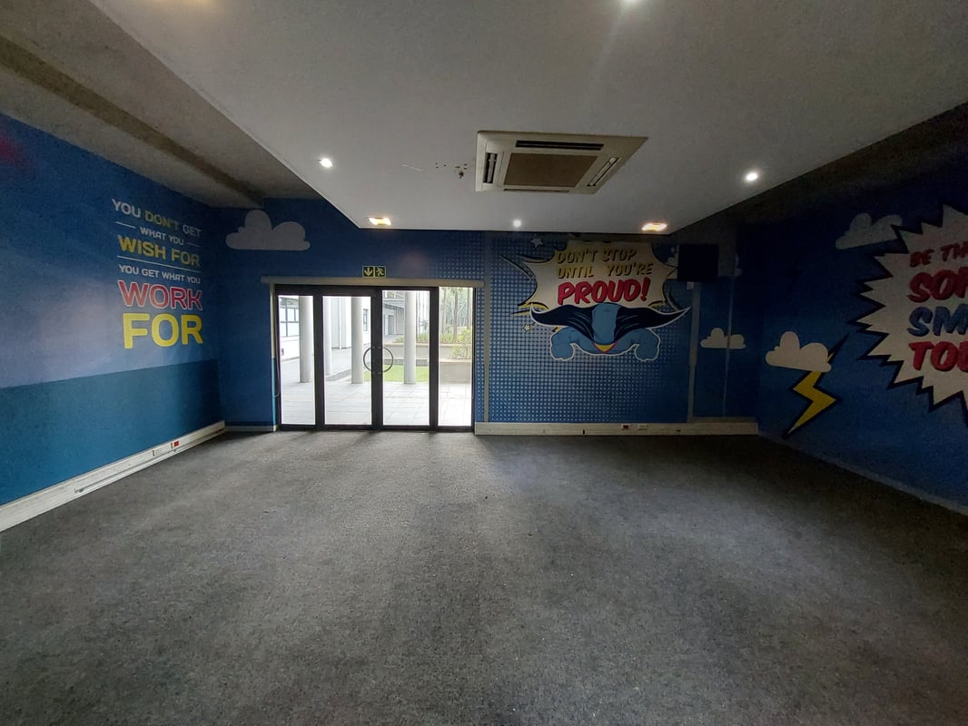 946m² Office For Sale in Riverhorse Valley