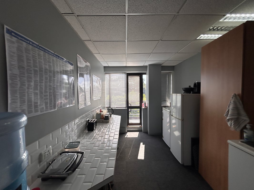 329m² Ground Floor Office To Let – 70 Buckingham Terrace, Westville