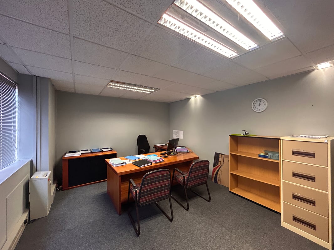 329m² Ground Floor Office To Let – 70 Buckingham Terrace, Westville