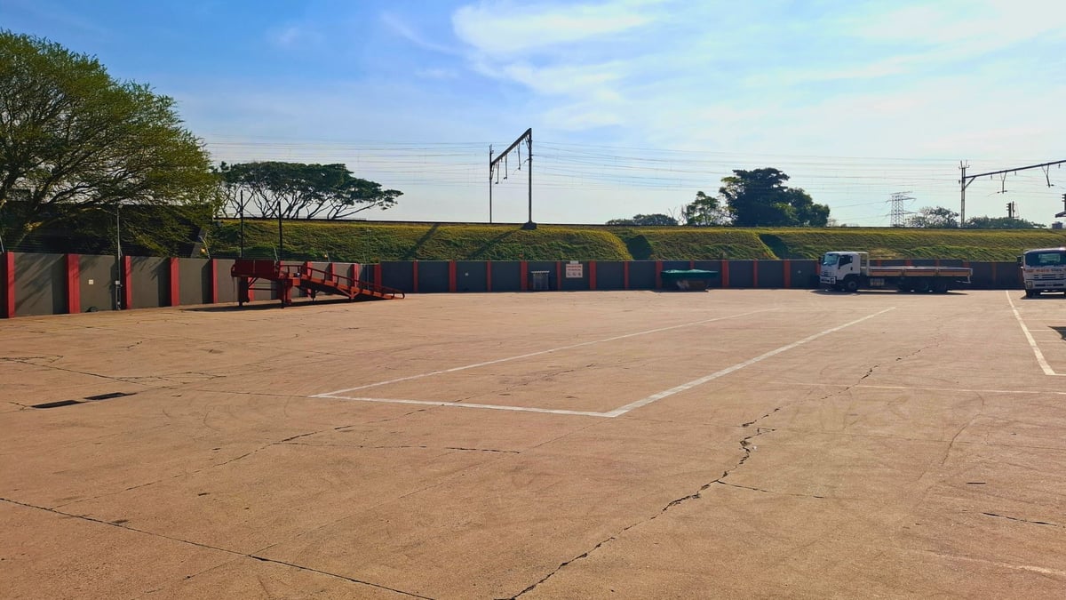 7 982m² Warehouse To Lease in Mobeni