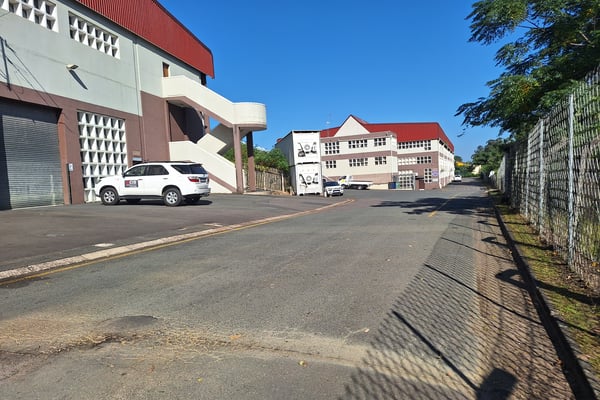 620m² Warehouse To Let in New Germany — image 2