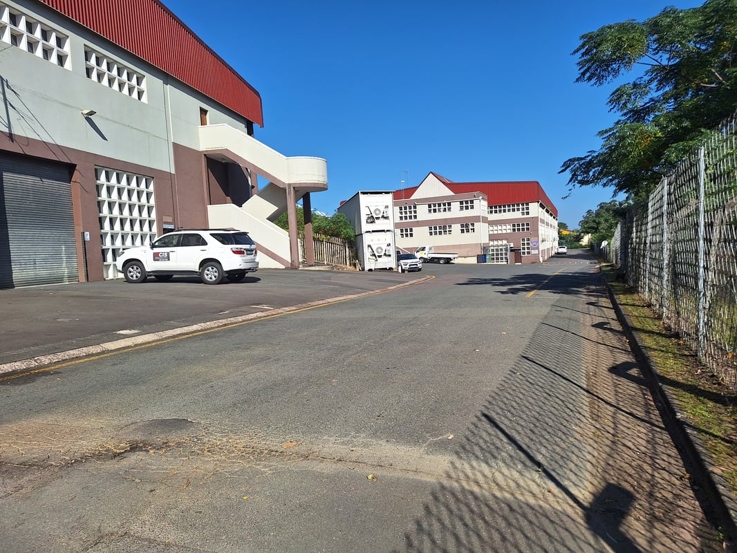 620m² Warehouse To Let in New Germany