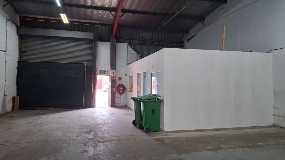 327m² Warehouse For Sale in Springfield Park